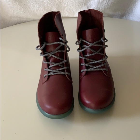 WORD Boots 🥾 really softly and comfortable. - Picture 1 of 3